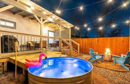 Downtown San Antonio House | Casa Pajaritos - Pool, Firepit, Backyard near Riverwalk San Antonio
