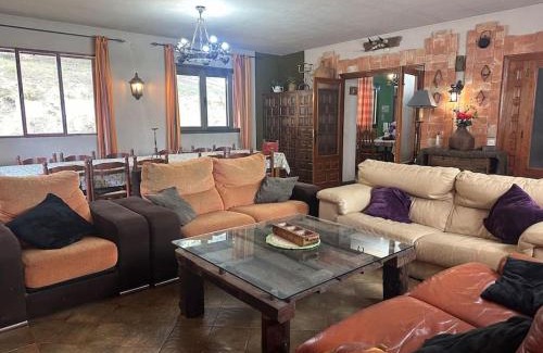 El Tiemblo Ski Chalet | Casa para fiestas 16 personas, barbacoa y terraza