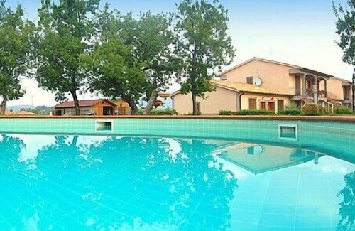 Sorano House | Casa Pegaso C: A characteristic apartment surrounded by meadows and by green hills.