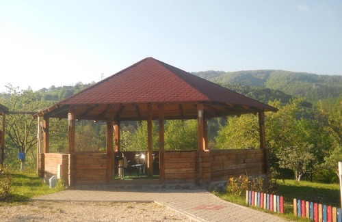 Moieciu House | Casa Preto E Branco