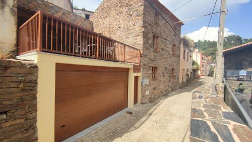 Proenca-a-Nova House | Casa Resineiro com Garagem e Terraço