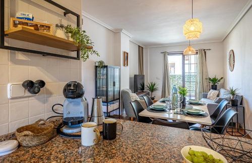 Roda Apartment | Casa Rexola con balcón para 7 viajeros con piscina comunitaria