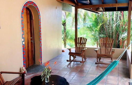 Pavones House | Casa Riviera- Walk to surf, tropical gardens, river access