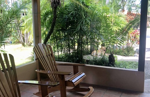 Pavones House | Casa Riviera- Walk to surf, tropical gardens, river access