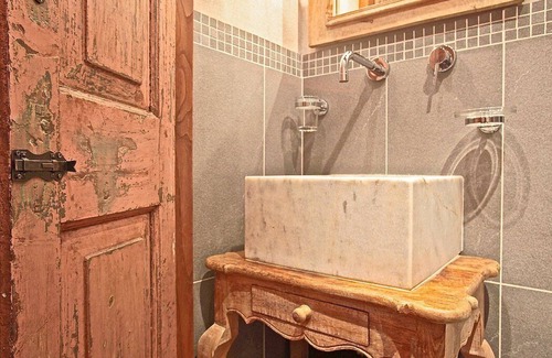 Pieve Fosciana House | Casa Robia B: A characteristic and welcoming apartment that is part of a villa, surrounded by Garfagnana Valley, with Free WI-FI.