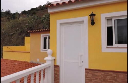 Vallehermoso House | Casa Roja