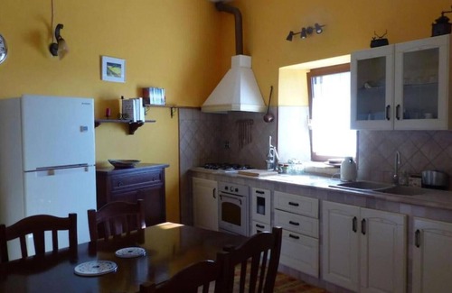 Collevecchio Apartment | Casa Romantica in un Borgo Antico in Sabina