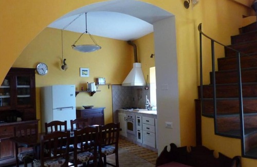 Collevecchio Apartment | Casa Romantica in un Borgo Antico in Sabina