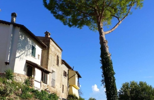 Collevecchio Apartment | Casa Romantica in un Borgo Antico in Sabina