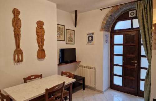 Ortonovo Apartment | Casa Romantica Tra Liguria e Toscana