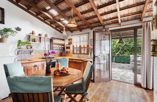 Cueva del Viento House | Casa Rosalía