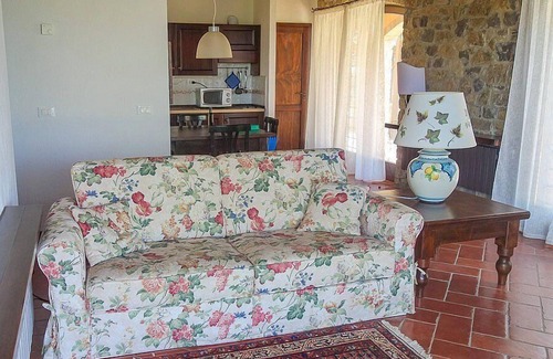 Monterotondo Marittimo House | Casa Ruta A: A characteristic and welcoming apartment surrounded by the greenery, with Free WI-FI.