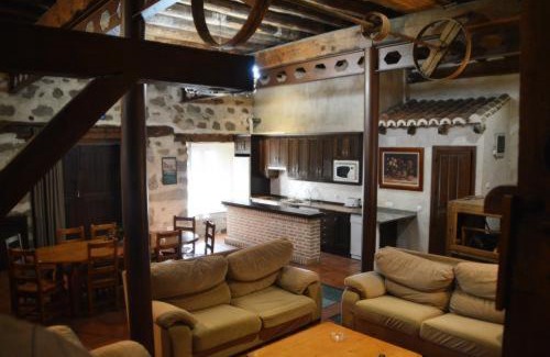 San Bartolome de Pinares House | Casa Rural El Molino I