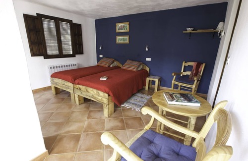 Guejar Sierra House | Casa Rural in con 3 Haitaciones con Baño Privados, Cocina y Salon Compartido