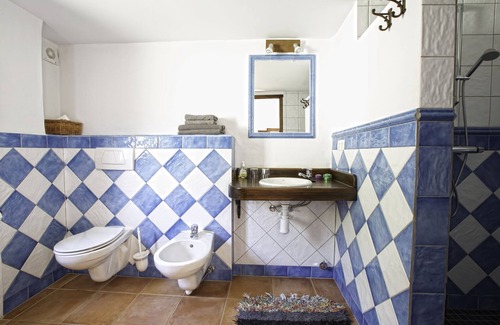 Guejar Sierra House | Casa Rural in con 3 Haitaciones con Baño Privados, Cocina y Salon Compartido
