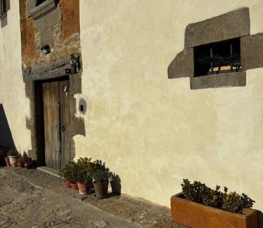 L'Esquirol House | Casa rural Mas Arimany