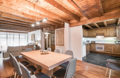Casarilh Ski Chalet | Casa Salient by Totiaran; fabulous Family home in Casarilh town
