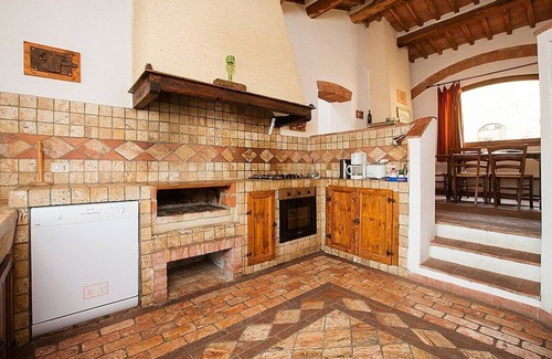 Castiglione d'Orcia House | Casa Salvia E: An apartment in the characteristic style of the Tuscan countryside, with Free WI-FI.