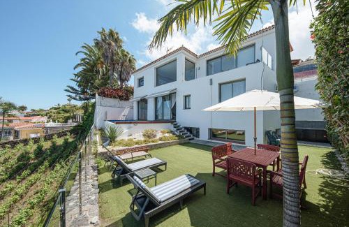 Las Cuevas House | Casa Santa Úrsula