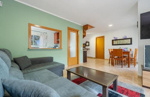 Cabra del Camp House | Casa Scarlet