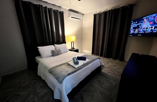 San Anton House | Casa Serena B, Modern Apt w. Private Jacuzzi