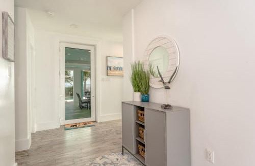 The Shores House | Casa Sirena - Private bayside home with pool home
