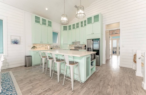 The Shores House | Casa Sirena beautiful 4br home with private pool on the bay!
