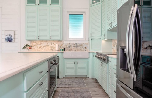 The Shores House | Casa Sirena beautiful 4br home with private pool on the bay!