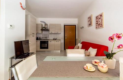 Como Apartment | CASA SOFIA- Giardino e Garage privato