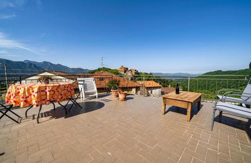 Casola in Lunigiana Apartment | Casa Soleggiata