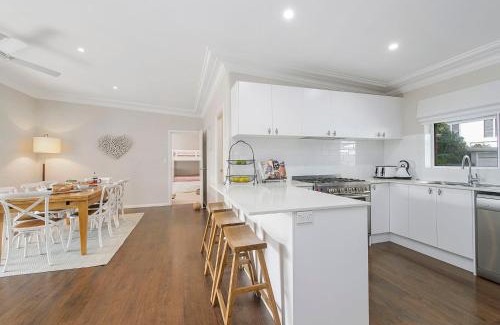 Camden Head House | Casa Sorella - beachfront family home with pool