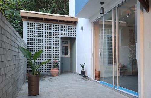 Camburi House | Casa sossegada ao lado da natureza e do mar