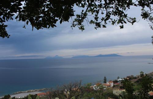 Piraino Apartment | Casa Spisidda Appartamento monolocale "Vulcano" per 4 persone con vista sulle Eolie