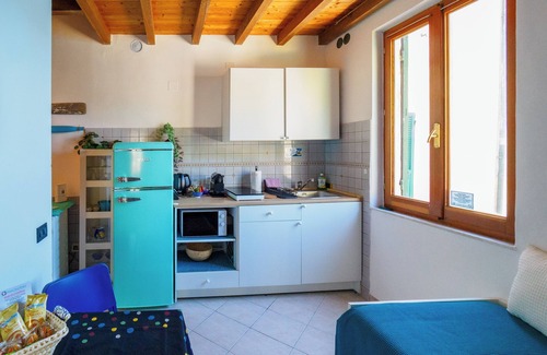 Vernazza Apartment | Casa Teresa with AC and Balcony