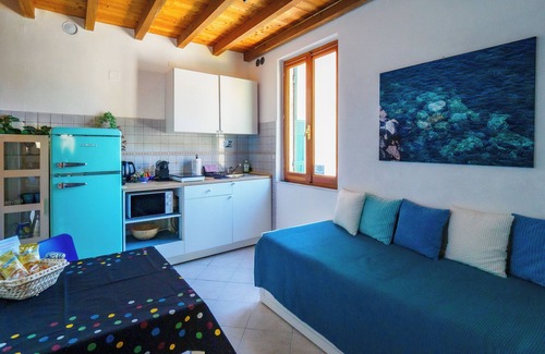 Vernazza Apartment | Casa Teresa with AC and Balcony
