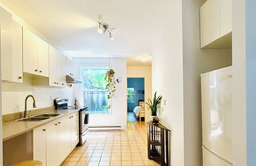 Mile-Ex Apartment | Casa Tierra: Minimalist Garden Apartment in Mile-Ex