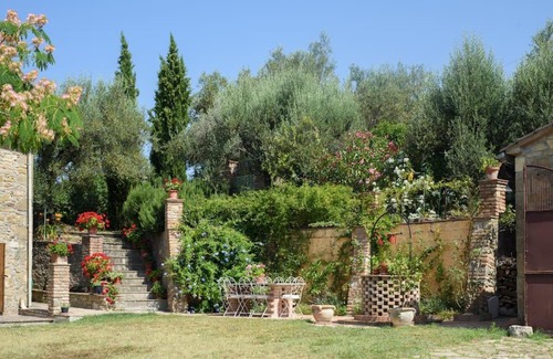 Montelaguardia Villa | Casa Timo an old Italian farmhouse