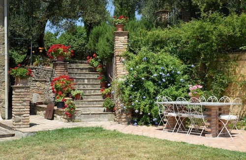 Montelaguardia Villa | Casa Timo an old Italian farmhouse