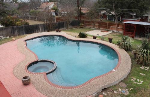 North San Antonio - SAT House | Casa Tortuga - 10ppl Family home with Pool