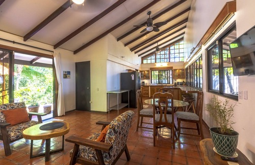 Esterillos Oeste House | Casa Tortuga - Beautiful Spacious Beachfront House
