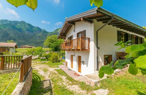 Ville del Monte House | Casa Tra Borgo e Lago - Happy Rentals
