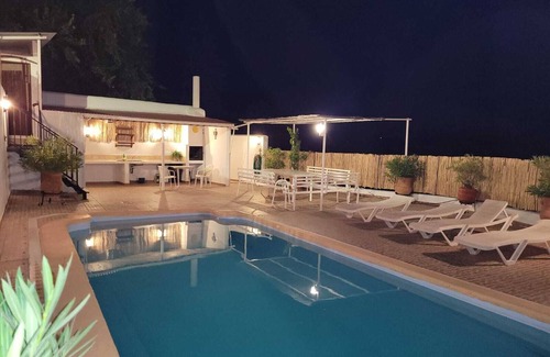 Cuevas del Campo House | Casa Triana with Mountain View, Shared Pool, Terrace & Wi-Fi