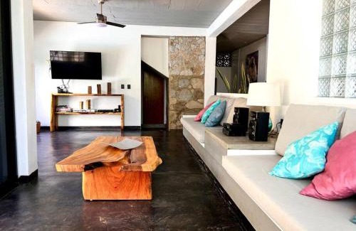 Barra de Colotepec House | Casa Tsuki Moderna y Elegante en Punta Zicatela