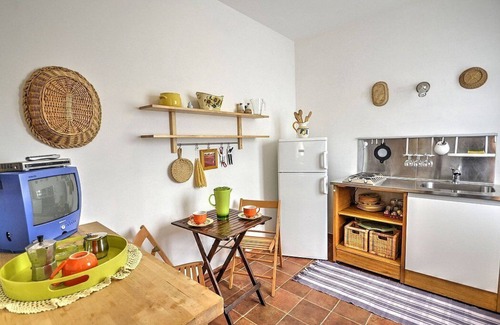 Alani House | Casa Turchino D: A welcoming apartment that is part of a villa situated in a quiet location, surrounded by a wonderful garden, with Free WI-FI.