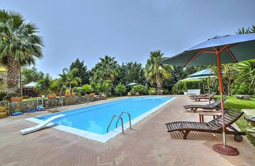 Alani House | Casa Turchino D: A welcoming apartment that is part of a villa situated in a quiet location, surrounded by a wonderful garden, with Free WI-FI.