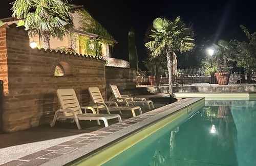 Fossato di Vico Condo | Casa Vacanza con Piscina e Campo da Padel