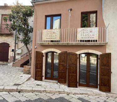 Montemiletto House | Casa Vacanza IsaCla al Castello