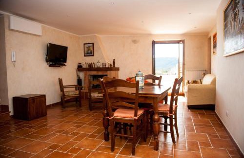 Orvinio Apartment | Casa Vacanza La Piazza