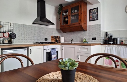 Mologno Apartment | Casa Vacanze La Barca