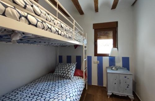 Salvacanete Apartment | Casa Valentina, segundo piso y La buhardilla, tercer piso